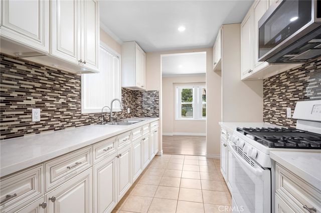 528 Ivy Street, Glendale, CA 91204