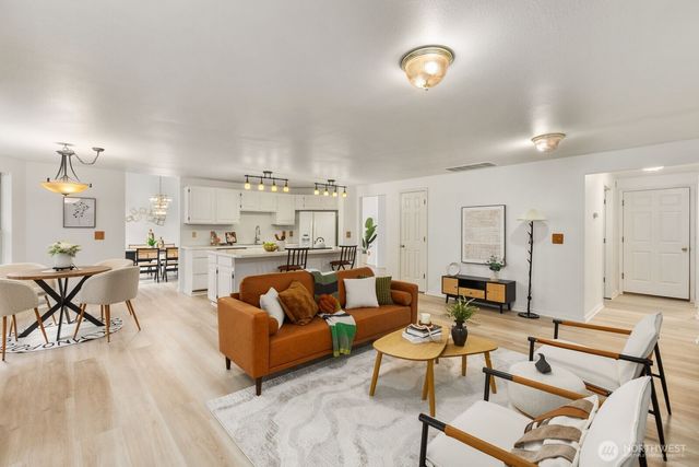 1912 Dumas Circle NE, Tacoma, WA 98422