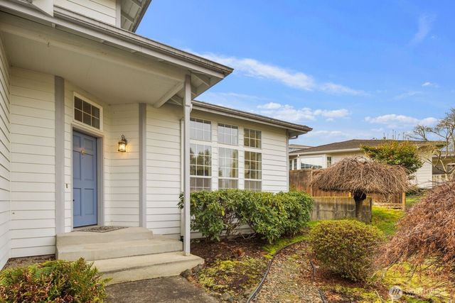 1912 Dumas Circle NE, Tacoma, WA 98422