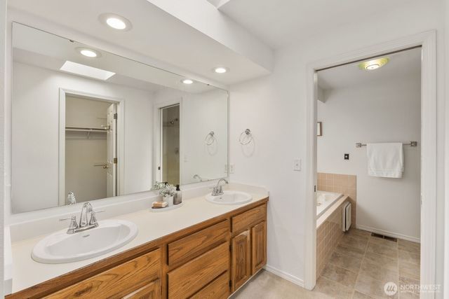 1912 Dumas Circle NE, Tacoma, WA 98422