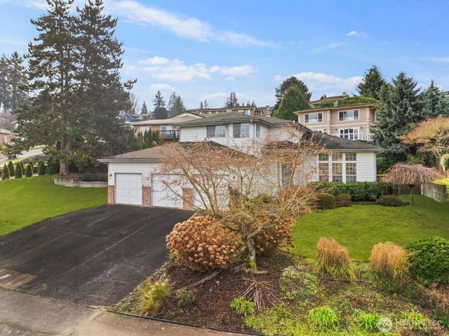 1912 Dumas Circle NE, Tacoma, WA 98422