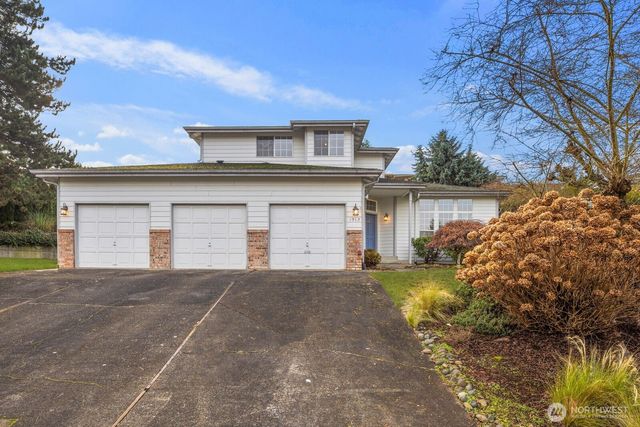 1912 Dumas Circle NE, Tacoma, WA 98422