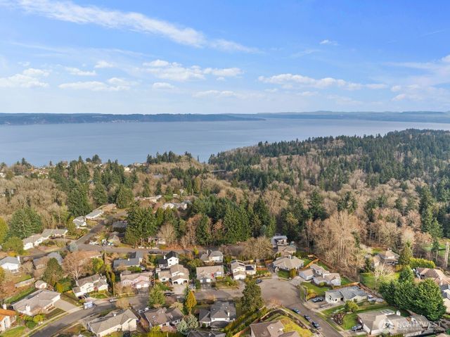 1912 Dumas Circle NE, Tacoma, WA 98422