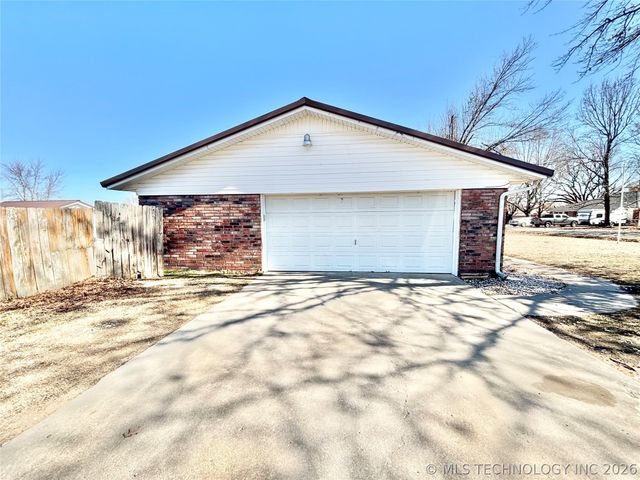 405 NW K Street, Stigler, OK 74462