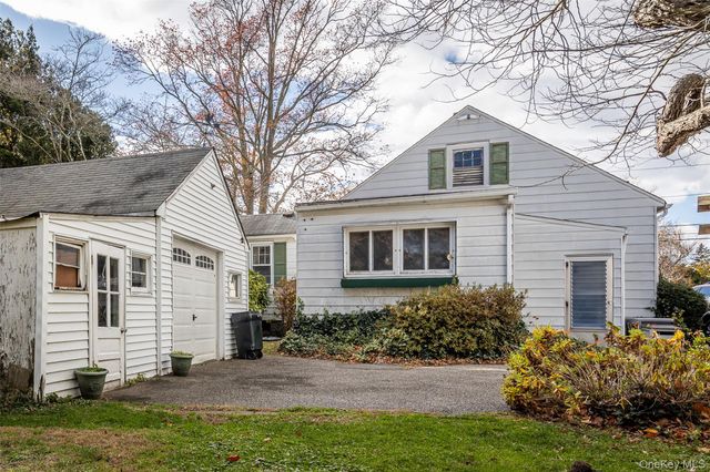 109 Bailey Avenue, Patchogue, NY 11772