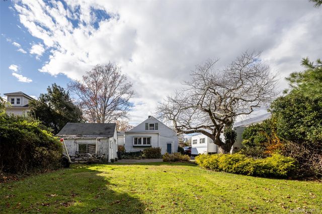 109 Bailey Avenue, Patchogue, NY 11772