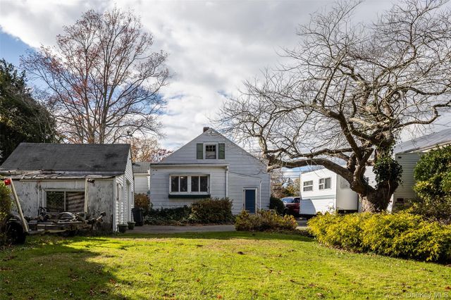 109 Bailey Avenue, Patchogue, NY 11772