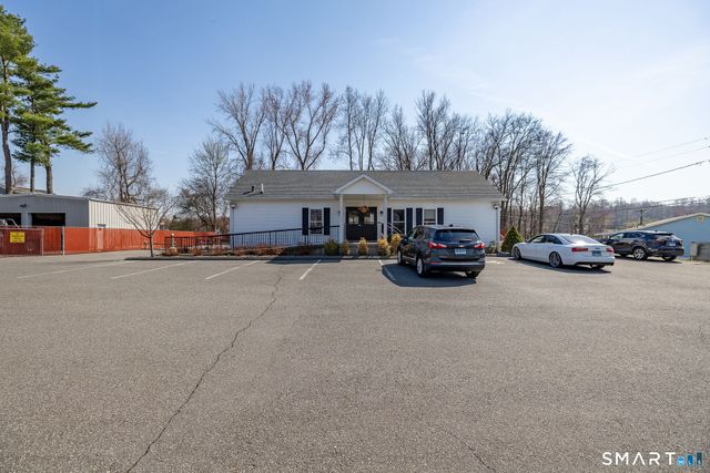 32 Greenlawn Drive, Danbury, CT 06810