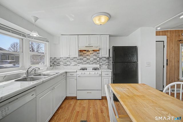 32 Greenlawn Drive, Danbury, CT 06810
