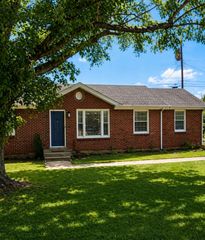 823 Glendale Dr, Clarksville, TN 37043
