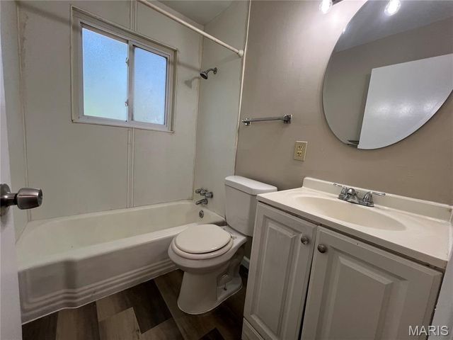 10509 Olney Drive, St Louis, MO 63136