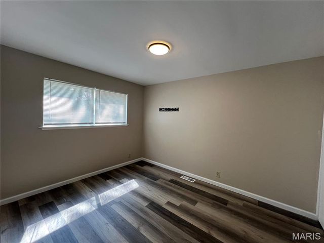 10509 Olney Drive, St Louis, MO 63136