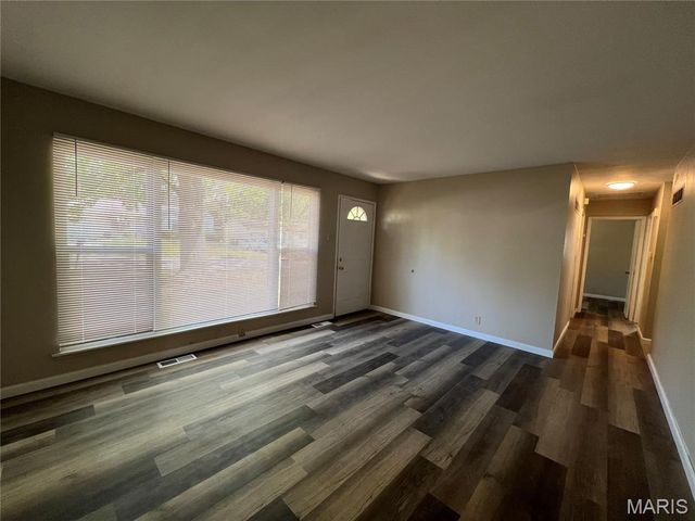 10509 Olney Drive, St Louis, MO 63136