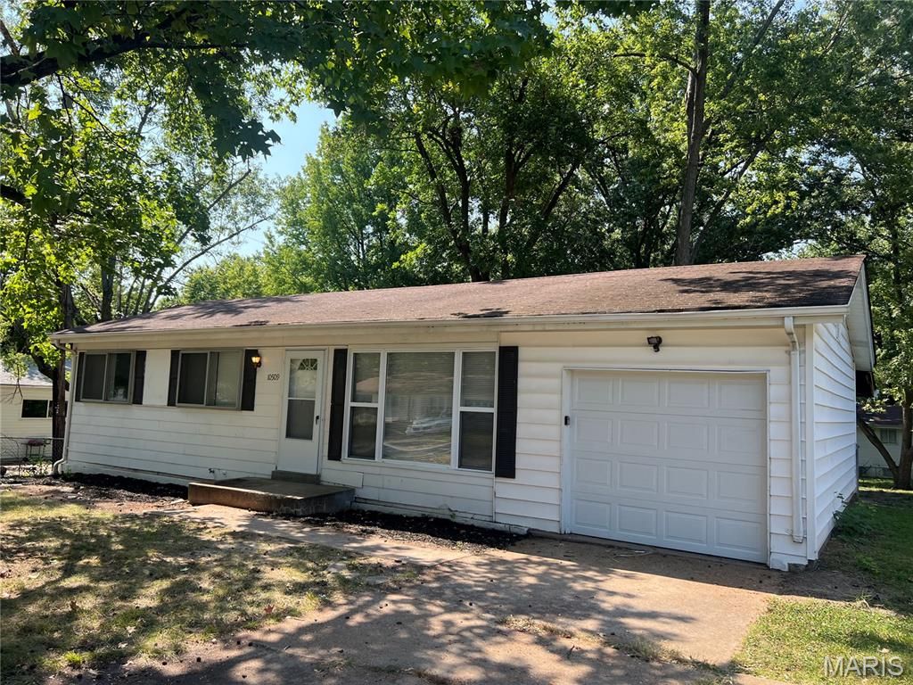 10509 Olney Drive, St Louis, MO 63136