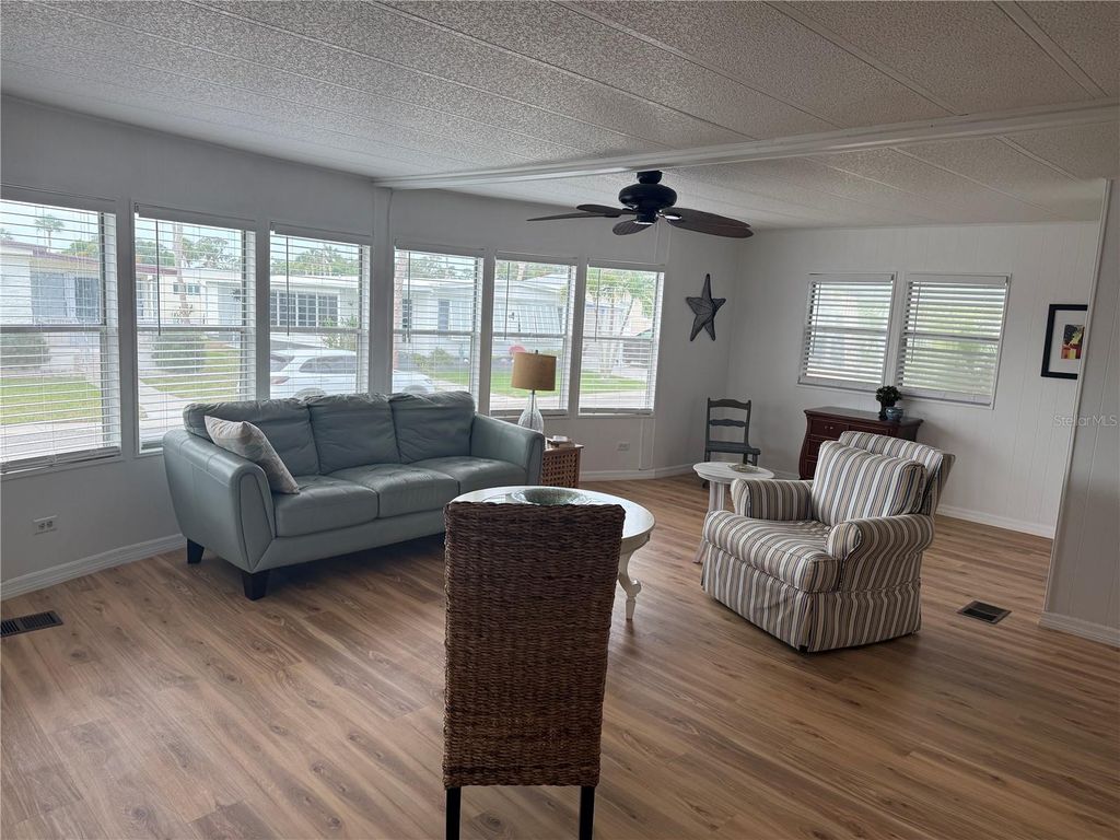 Image 2 of property listing at 521 LOTUS BLOSSOM DRIVE, Venice, FL 34293