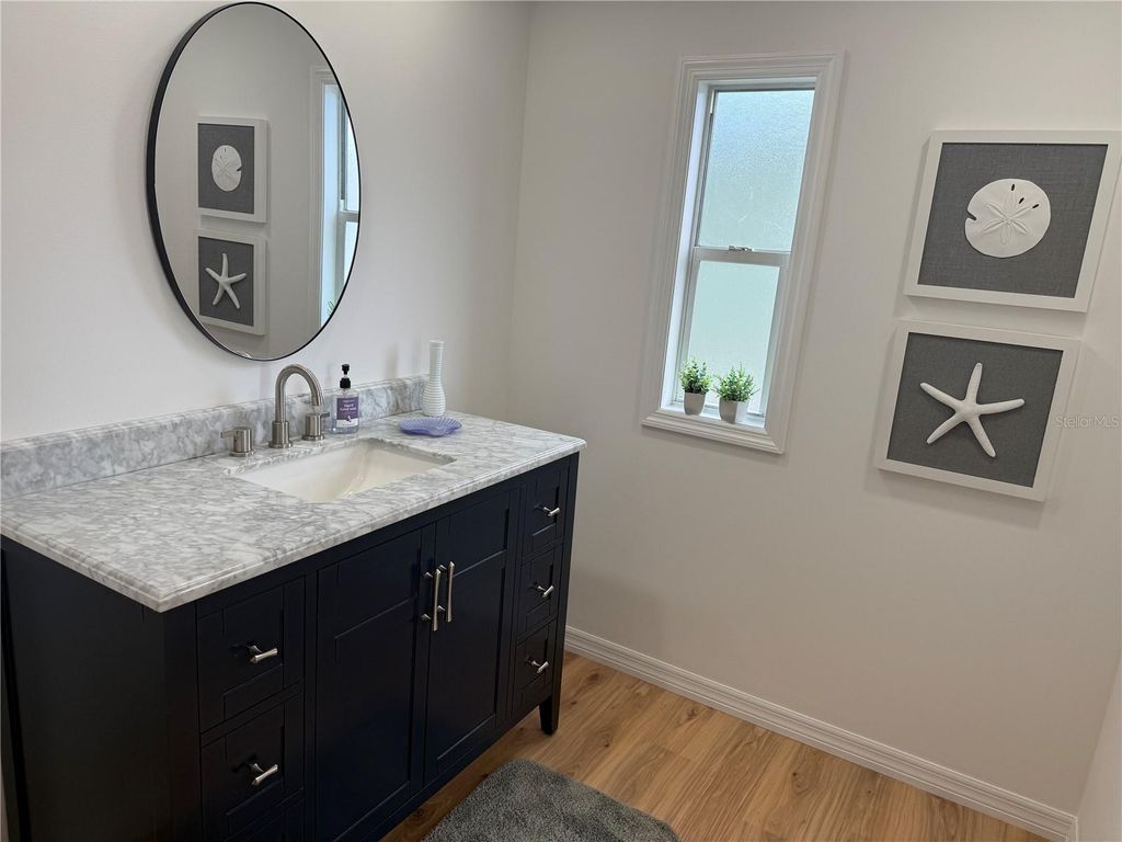 Image 13 of property listing at 521 LOTUS BLOSSOM DRIVE, Venice, FL 34293