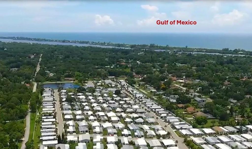 Image 24 of property listing at 521 LOTUS BLOSSOM DRIVE, Venice, FL 34293