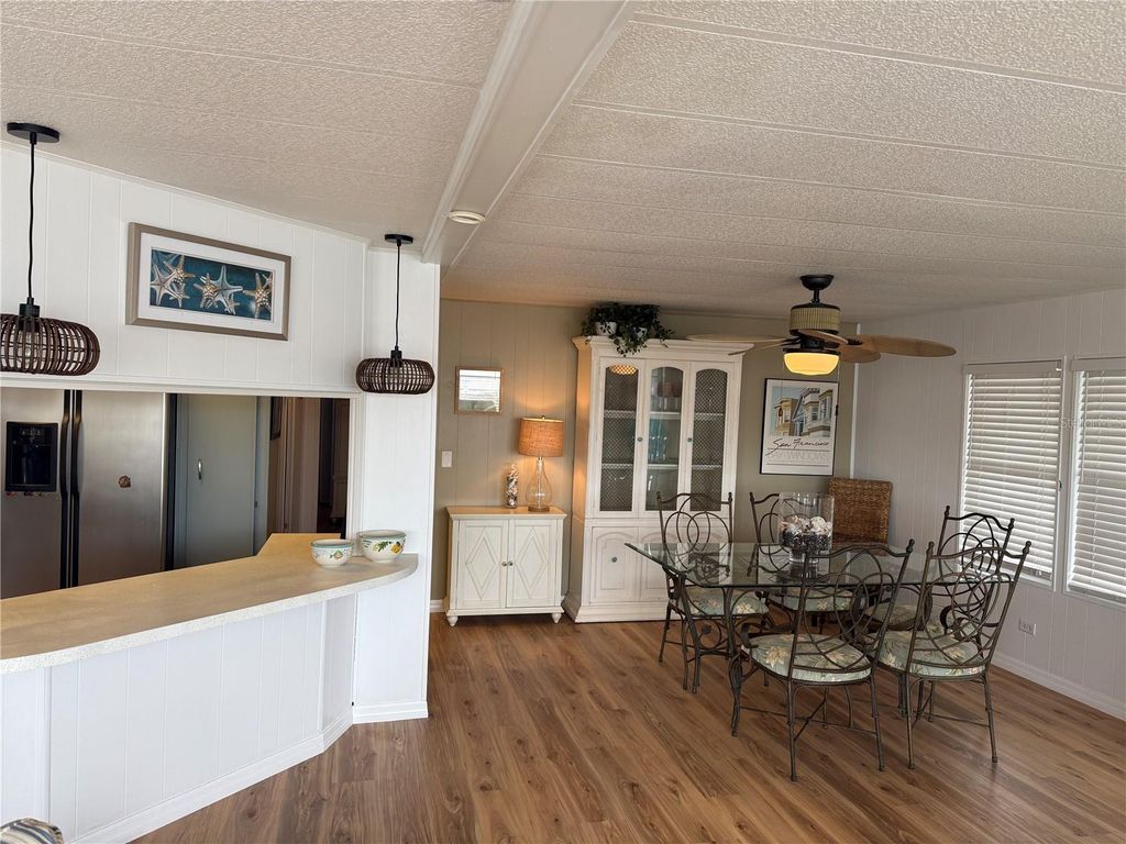 Image 4 of property listing at 521 LOTUS BLOSSOM DRIVE, Venice, FL 34293