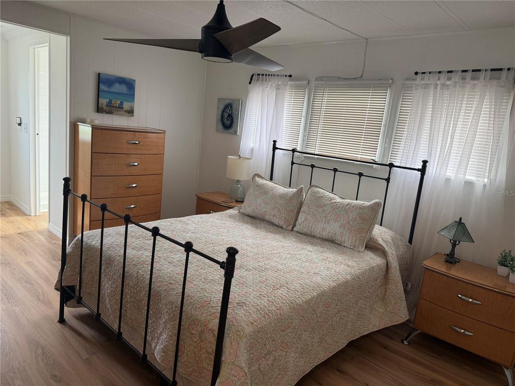 Image 9 of property listing at 521 LOTUS BLOSSOM DRIVE, Venice, FL 34293