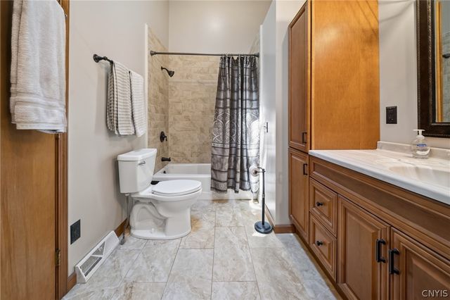 6310 Yulewood Circle, Cicero, NY 13039