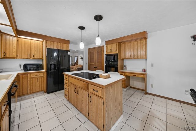 6310 Yulewood Circle, Cicero, NY 13039
