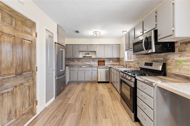 2902 Indiana Avenue, Bryan, TX 77803