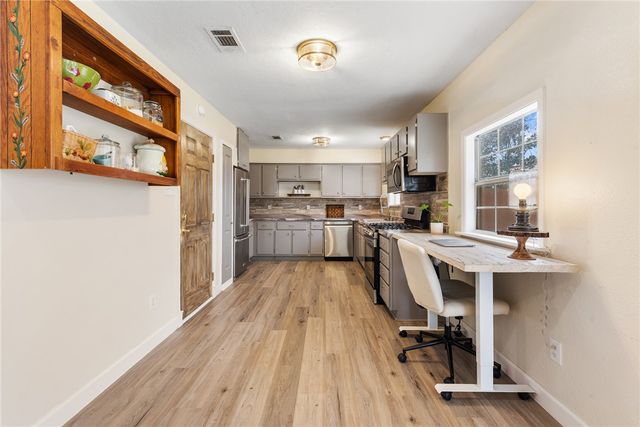 2902 Indiana Avenue, Bryan, TX 77803