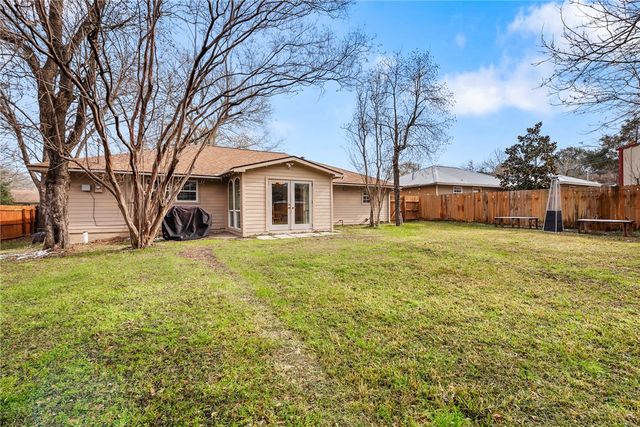 2902 Indiana Avenue, Bryan, TX 77803