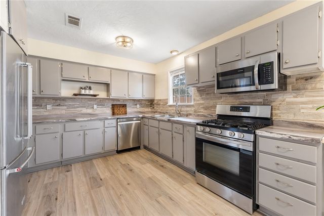 2902 Indiana Avenue, Bryan, TX 77803