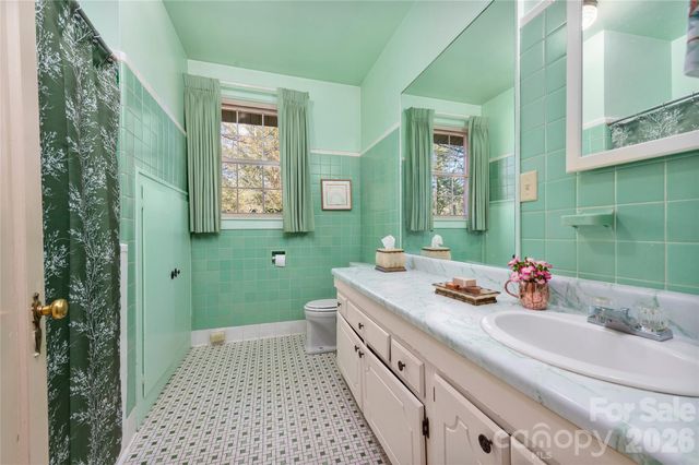 226 School Road, Asheville, NC 28806