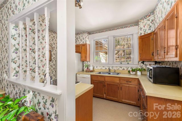 226 School Road, Asheville, NC 28806