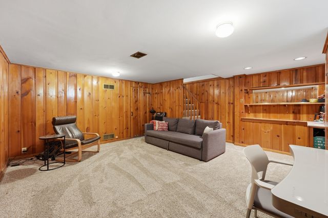 221 S Maple Avenue C, Oak Park, IL 60302