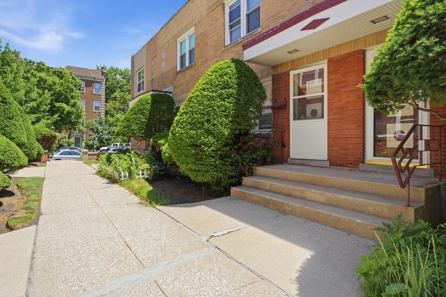 221 S Maple Avenue C, Oak Park, IL 60302