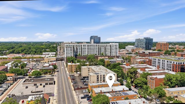 221 S Maple Avenue C, Oak Park, IL 60302