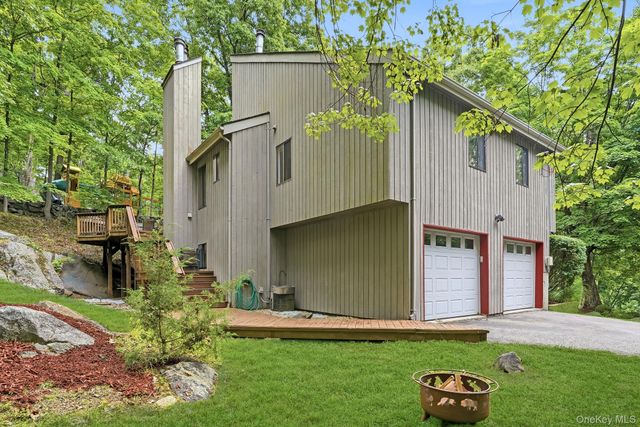 43 Powder Horn Road, Cortlandt Manor, NY 10567