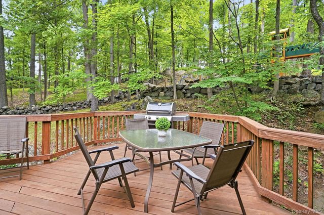 43 Powder Horn Road, Cortlandt Manor, NY 10567