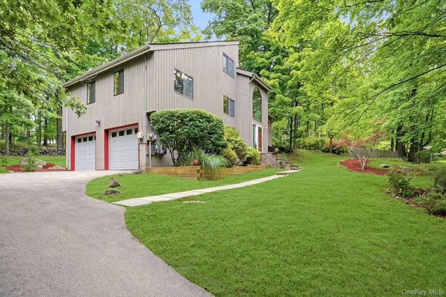 43 Powder Horn Road, Cortlandt Manor, NY 10567