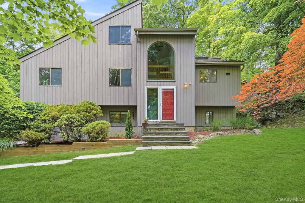 43 Powder Horn Road, Cortlandt Manor, NY 10567