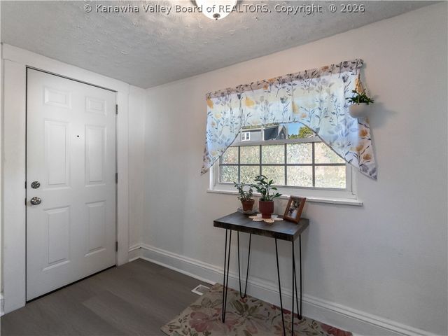 204 Shepherd Avenue, South Charleston, WV 25303