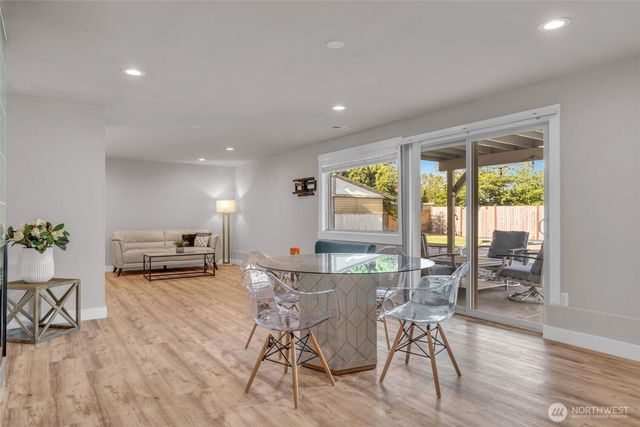 19156 66th Place NE, Kenmore, WA 98028