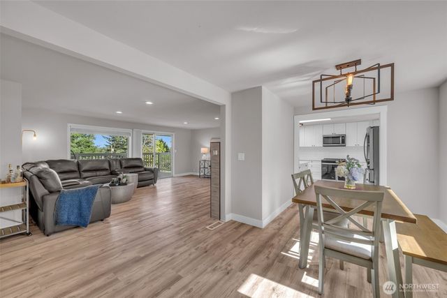 19156 66th Place NE, Kenmore, WA 98028