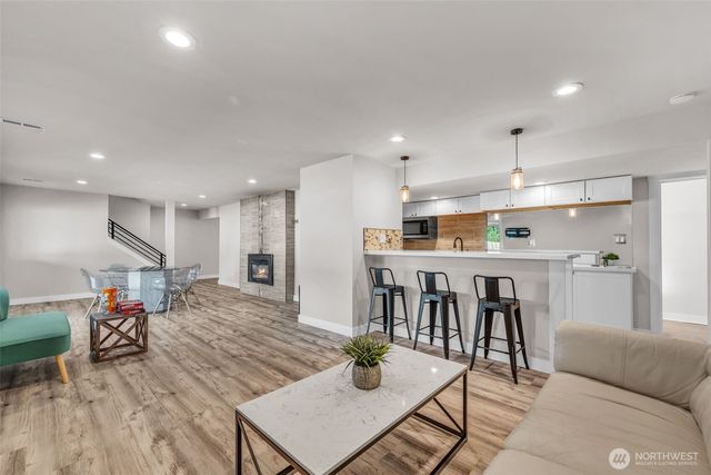 19156 66th Place NE, Kenmore, WA 98028