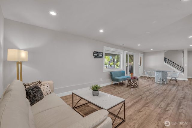 19156 66th Place NE, Kenmore, WA 98028