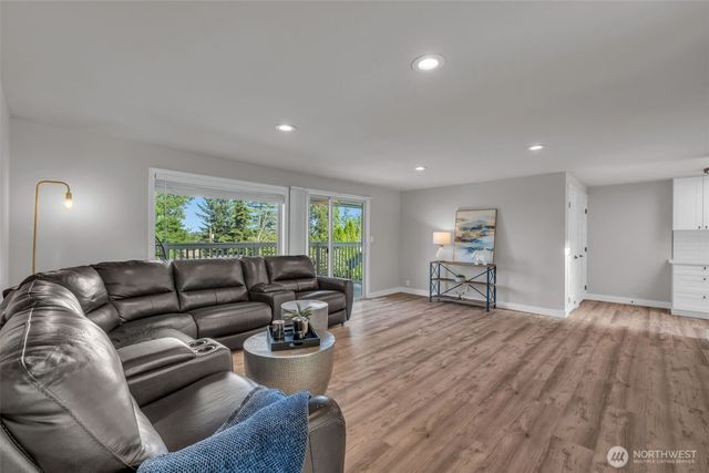 19156 66th Place NE, Kenmore, WA 98028