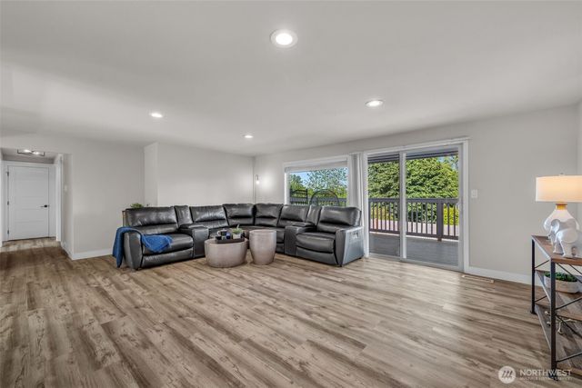 19156 66th Place NE, Kenmore, WA 98028
