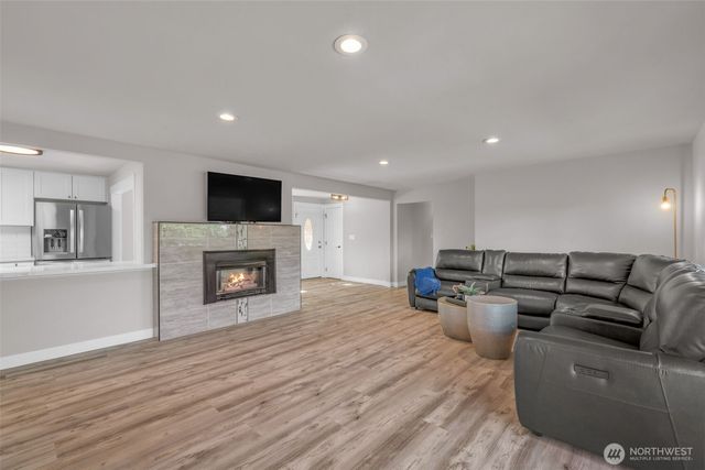 19156 66th Place NE, Kenmore, WA 98028