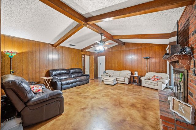 112 Charles Street, Desoto, TX 75115