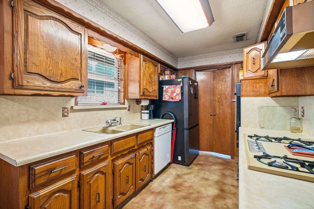 112 Charles Street, Desoto, TX 75115