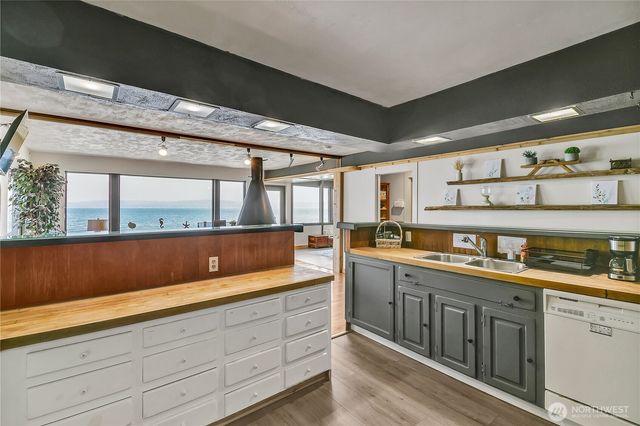 14024 Glen Acres Road SW, Vashon, WA 98070