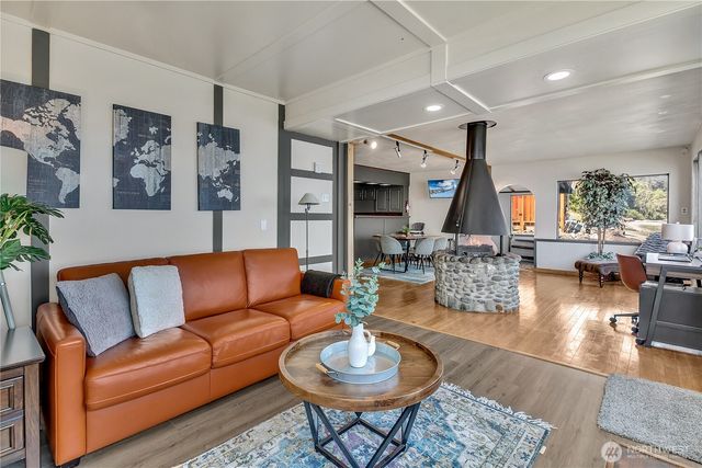 14024 Glen Acres Road SW, Vashon, WA 98070